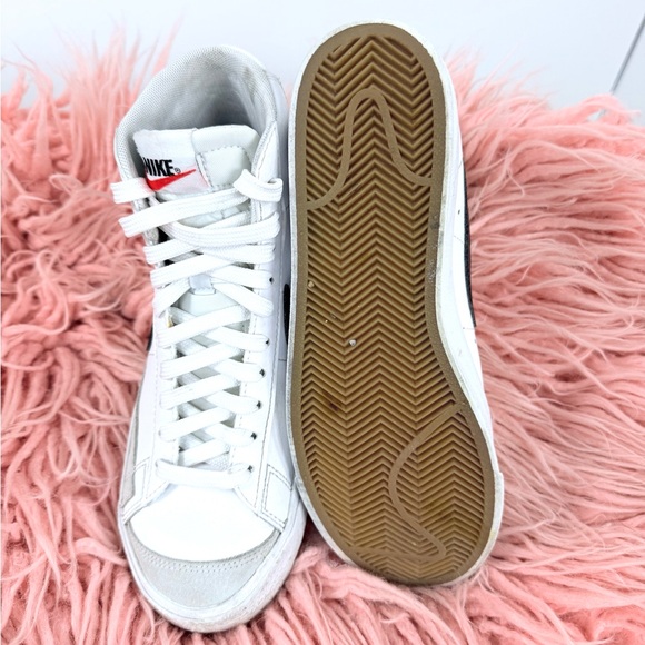 Nike Blazer Mid ‘77 SE Shoes - Picture 4 of 8